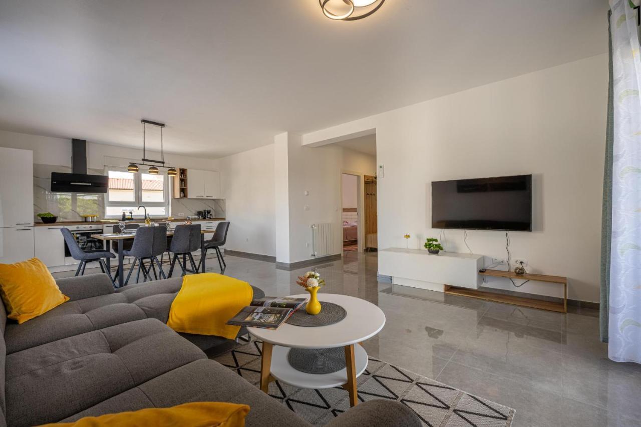Domus Alba Apartments พูลา ภายนอก รูปภาพ